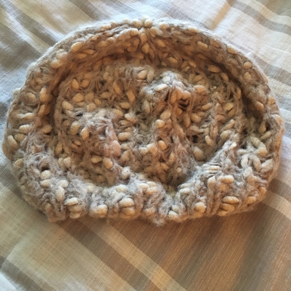 URBAN OUTFITTERS knitted hat